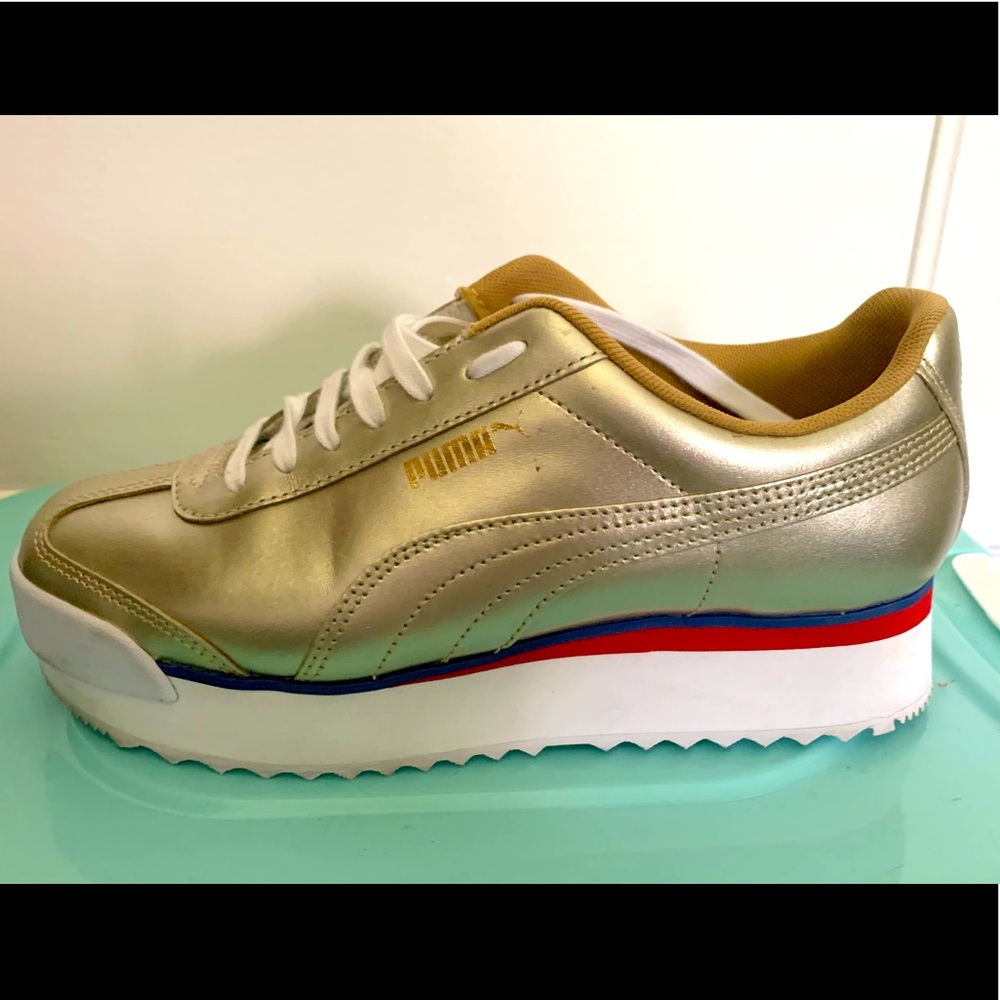 Gold Puma sneakers - size 9